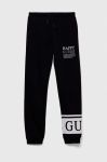 Дитячі бавовняні штани Guess колір чорний з принтом (3330365) Дитячі бавовняні штани Guess колір чорний з принтом (3330365)