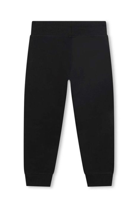 Дитячі бавовняні штани HUGO колір чорний з принтом (3463394) Дитячі бавовняні штани HUGO колір чорний з принтом (3463394)