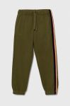 Дитячі спортивні штани United Colors of Benetton колір зелений з аплікацією (3391418) Дитячі спортивні штани United Colors of Benetton колір зелений з аплікацією (3391418)