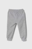 Дитячі спортивні штани Lacoste колір сірий меланж