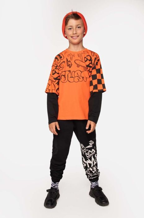 Дитячі бавовняні штани Coccodrillo ZC3120103ASJ ART SPORT JUNIOR колір чорний з принтом Дитячі бавовняні штани Coccodrillo ZC3120103ASJ ART SPORT JUNIOR колір чорний з принтом