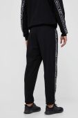 Бавовняні спортивні штани EA7 Emporio Armani колір чорний з принтом (3310106)