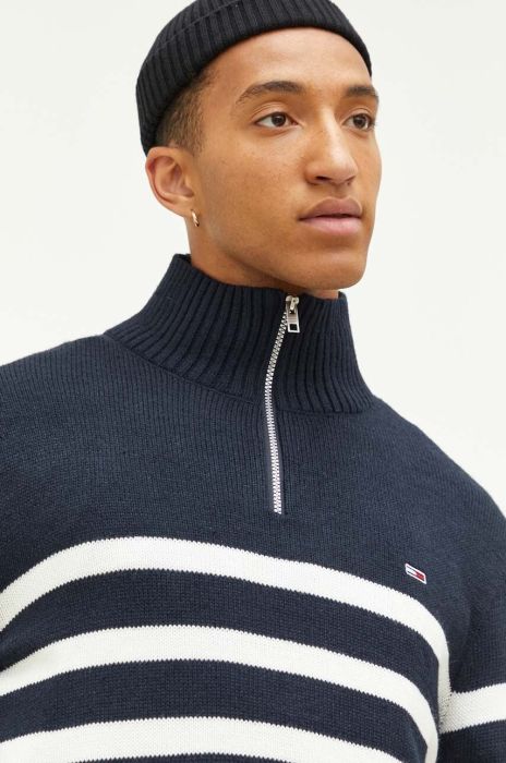 Светр Tommy Jeans чоловічий колір синій легкий півгольф