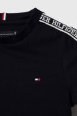 Дитяча футболка Tommy Hilfiger колір чорний з аплікацією (3508368) Дитяча футболка Tommy Hilfiger колір чорний з аплікацією (3508368)