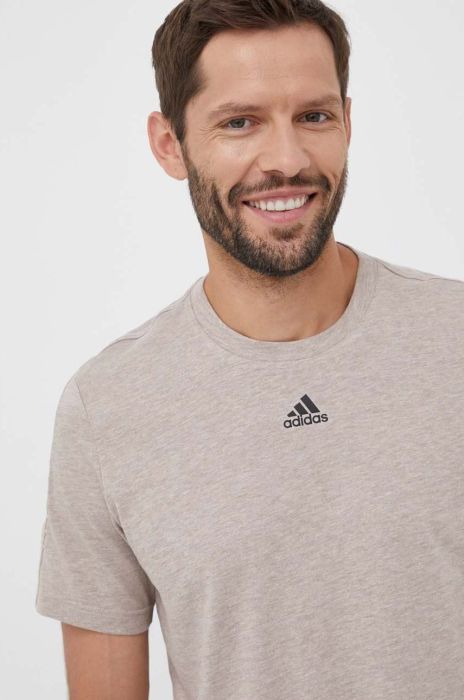 Футболка adidas чоловічий колір бежевий меланж Футболка adidas чоловічий колір бежевий меланж