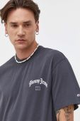 Бавовняна футболка Tommy Jeans колір сірий з принтом (3422428)