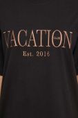 Бавовняна футболка On Vacation колір чорний з аплікацією (3587816) Бавовняна футболка On Vacation колір чорний з аплікацією (3587816)