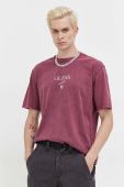 Бавовняна футболка Guess Originals колір фіолетовий з принтом Бавовняна футболка Guess Originals колір фіолетовий з принтом