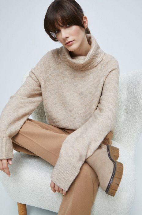 Светр Medicine жіночий колір бежевий легкий гольф (2679126)