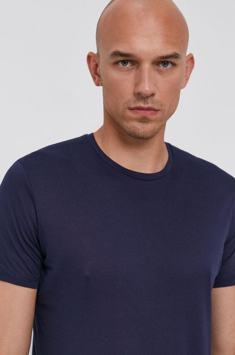 Футболка Sisley чоловіча колір синій гладкий Футболка Sisley чоловіча колір синій гладкий