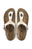 Шкіряні в'єтнамки Birkenstock Gizeh жіночі колір бежевий на плоскому ходу Narrow Width 943873-pearl.wht Шкіряні в'єтнамки Birkenstock Gizeh жіночі колір бежевий на плоскому ходу Narrow Width 943873-pearl.wht