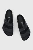 Шльопанці Birkenstock Arizona чоловіче колір чорний Regular Width 1019098-Black Шльопанці Birkenstock Arizona чоловіче колір чорний Regular Width 1019098-Black