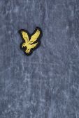 Куртка Lyle & Scott чоловіча колір синій перехідна (2211337) Куртка Lyle & Scott чоловіча колір синій перехідна (2211337)