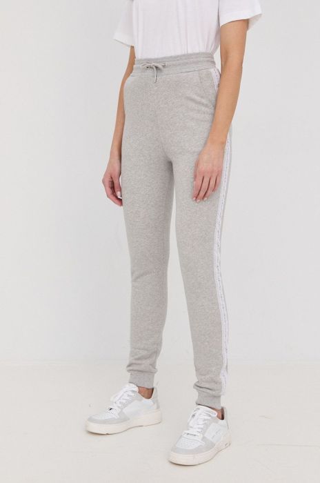 Бавовняні спортивні штани Karl Lagerfeld жіночі колір сірий з аплікацією Бавовняні спортивні штани Karl Lagerfeld жіночі колір сірий з аплікацією