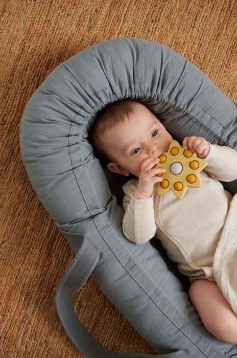 Іграшка для немовлят Liewood колір жовтий Іграшка для немовлят Liewood колір жовтий