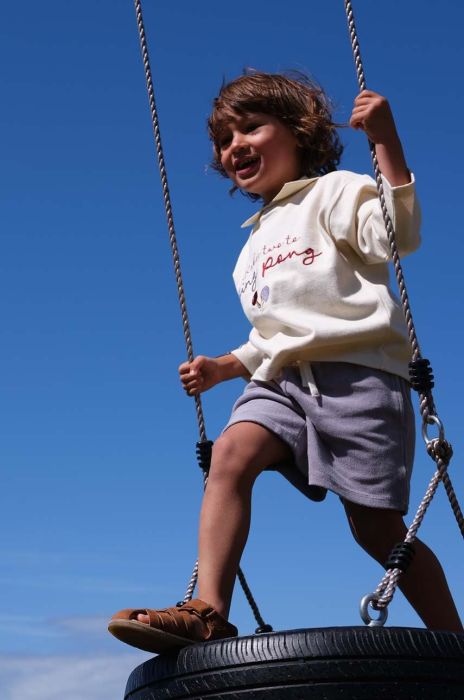 Дитячий бавовняний лонгслів Konges Sl?jd колір бежевий з аплікацією