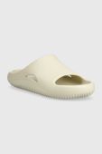 Шльопанці Crocs Mellow Slide жіночі колір бежевий 208392 Шльопанці Crocs Mellow Slide жіночі колір бежевий 208392