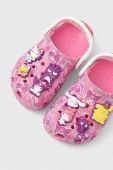Дитячі шльопанці Crocs CROCS CLASSIC HELLO KITTY CLOG колір рожевий Дитячі шльопанці Crocs CROCS CLASSIC HELLO KITTY CLOG колір рожевий