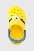Дитячі шльопанці Crocs x Minions колір жовтий Дитячі шльопанці Crocs x Minions колір жовтий