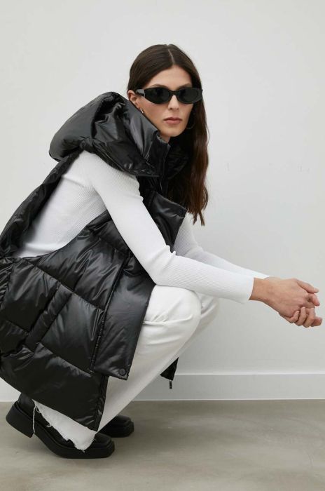 Пухова безрукавка MMC STUDIO жіночий колір чорний зимовий Пухова безрукавка MMC STUDIO жіночий колір чорний зимовий