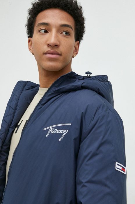 Куртка Tommy Jeans чоловіча колір синій перехідна (2848750) Куртка Tommy Jeans чоловіча колір синій перехідна (2848750)