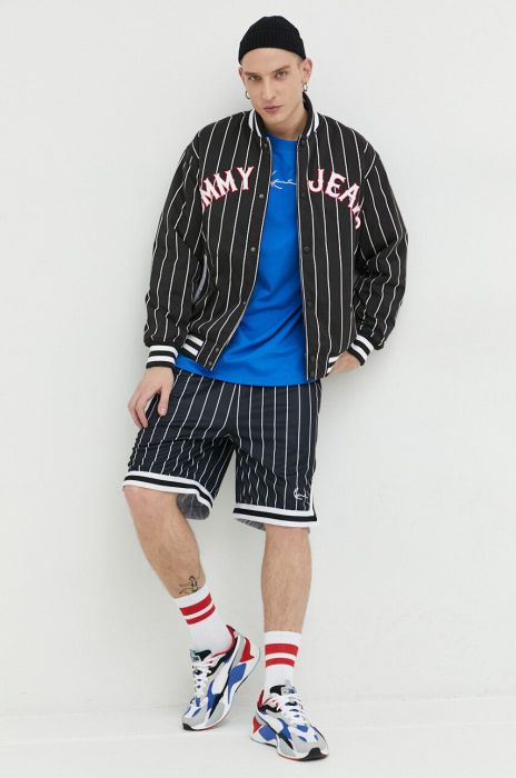 Куртка-бомбер Tommy Jeans чоловічий колір чорний перехідна oversize Куртка-бомбер Tommy Jeans чоловічий колір чорний перехідна oversize