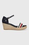 Сандалі Tommy Hilfiger MID WEDGE CORPORATE жіночі колір синій на танкетці Сандалі Tommy Hilfiger MID WEDGE CORPORATE жіночі колір синій на танкетці