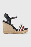 Сандалі Tommy Hilfiger CORPORATE WEDGE жіночі колір синій на танкетці FW0FW07086 Сандалі Tommy Hilfiger CORPORATE WEDGE жіночі колір синій на танкетці FW0FW07086