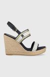 Сандалі Tommy Hilfiger GOLDEN WEBBING WEDGE жіночі колір синій на танкетці FW0FW07089 Сандалі Tommy Hilfiger GOLDEN WEBBING WEDGE жіночі колір синій на танкетці FW0FW07089