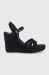 Сандалі Tommy Hilfiger ESSENTIAL BASIC WEDGE SANDAL жіночі колір синій на танкетці FW0FW07220 Сандалі Tommy Hilfiger ESSENTIAL BASIC WEDGE SANDAL жіночі колір синій на танкетці FW0FW07220