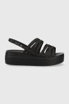 Сандалі Crocs Brooklyn Strappy Low Wedge жіночі колір чорний на платформі 206751 Сандалі Crocs Brooklyn Strappy Low Wedge жіночі колір чорний на платформі 206751
