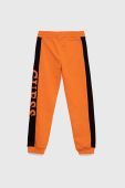 Дитячі бавовняні штани Guess колір помаранчевий з аплікацією (2856688) Дитячі бавовняні штани Guess колір помаранчевий з аплікацією (2856688)
