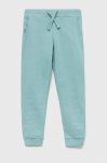 Дитячі бавовняні штани Guess колір бірюзовий однотонні (3136316) Дитячі бавовняні штани Guess колір бірюзовий однотонні (3136316)