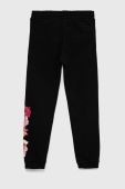 Дитячі бавовняні штани Guess колір чорний з принтом (2937507)