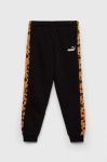 Дитячі спортивні штани Puma ESS+ MATES Sweatpants TR колір чорний візерунок Дитячі спортивні штани Puma ESS+ MATES Sweatpants TR колір чорний візерунок