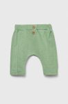 Бавовняні штани для немовлят United Colors of Benetton колір зелений однотонні Бавовняні штани для немовлят United Colors of Benetton колір зелений однотонні