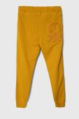 Дитячі бавовняні штани United Colors of Benetton колір жовтий з принтом (3391773)
