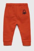 Дитячі бавовняні штани United Colors of Benetton колір червоний однотонні (3053135)