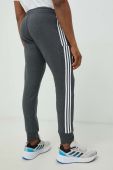 Бавовняні спортивні штани adidas чоловічі колір сірий з аплікацією (2957620)