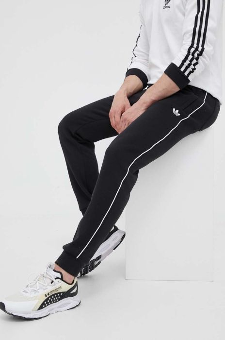 Спортивні штани adidas Originals Adicolor Seasonal Archive Sweat Pants колір чорний однотонні HR5337-black Спортивні штани adidas Originals Adicolor Seasonal Archive Sweat Pants колір чорний однотонні HR5337-black