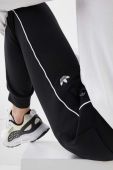 Спортивні штани adidas Originals Adicolor Seasonal Archive Sweat Pants колір чорний однотонні HR5337-black Спортивні штани adidas Originals Adicolor Seasonal Archive Sweat Pants колір чорний однотонні HR5337-black
