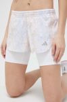 Шорти для бігу adidas Performance Run Fast колір білий візерунок середня посадка Шорти для бігу adidas Performance Run Fast колір білий візерунок середня посадка