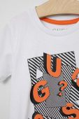 Дитяча бавовняна футболка Guess колір білий візерунок (2948740)