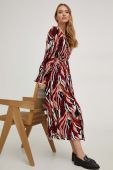 Сукня Answear Lab колір бордовий midi розкльошена